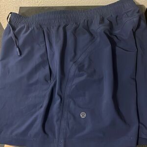 Mens Lululemon Pacebreaker shorts LL 5” inseam dark navy blue